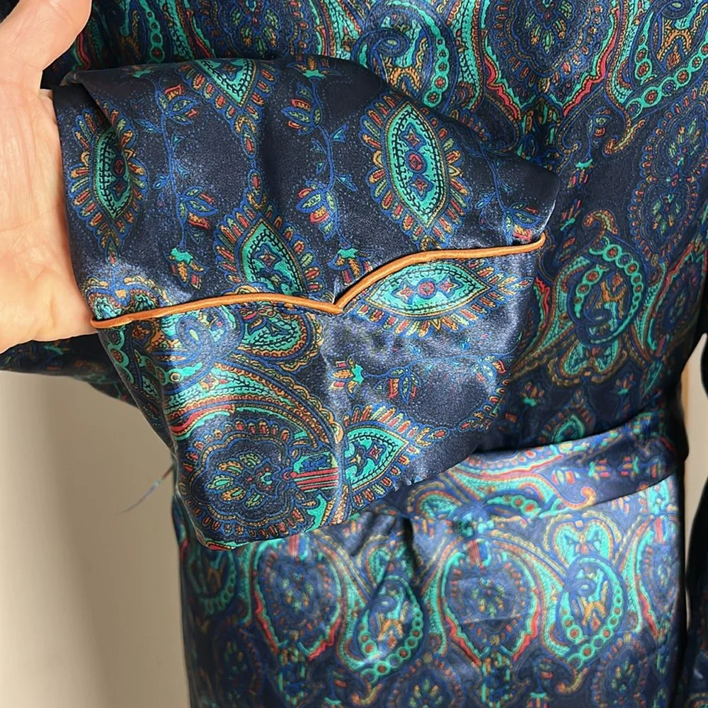 VTG Number 1 London Unisex Satin Elegant Blue Paisley Robe Large X- Large belted - Picture 9 of 14